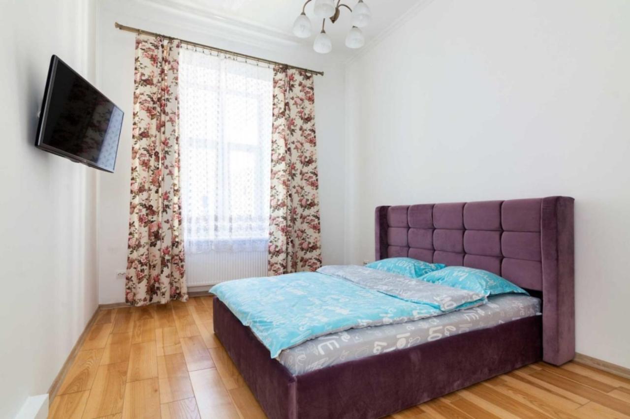Ferienwohnung Три Кімнати Вулиця Грушевського 9 Центр Міста Львів Exterior foto